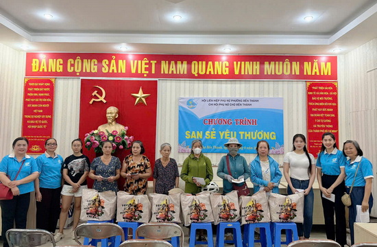 Chương trình "SAN SẺ YÊU THƯƠNG" năm 2025 tại chợ Bến Thành
